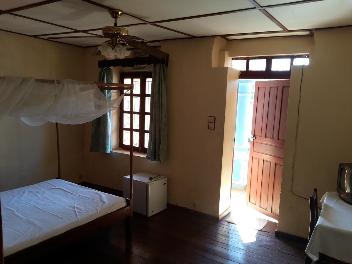 Hotel Valiha Antsiranana Buitenkant foto